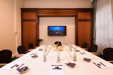 Hotel Welcome Residenzschloss 4*